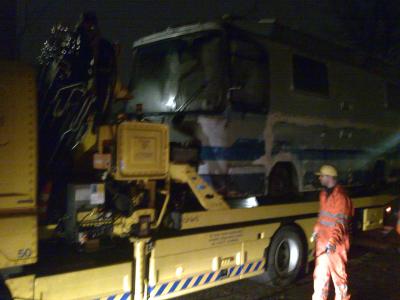 met een harde bonk klapte buss-e op de takelwagen